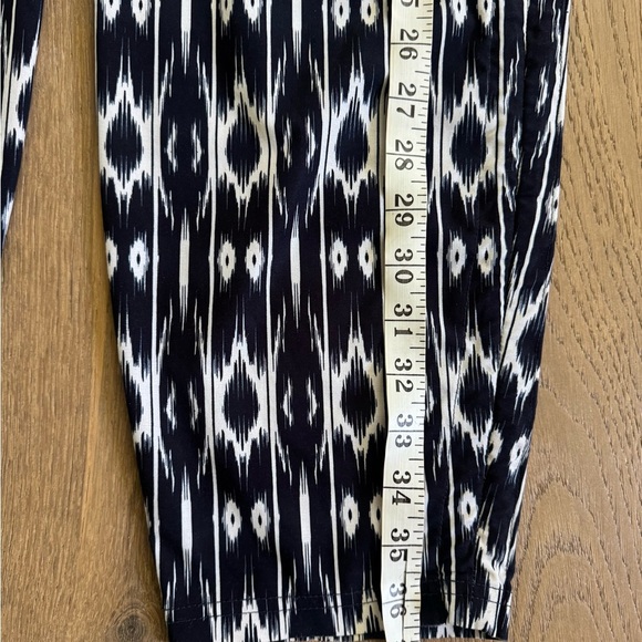 Athleta Reflections Aspire women’s navy & white print geo design pants Medium - Picture 4 of 8